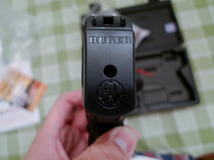 我的防身短火Ruger SR9c +400发9mm子弹 - 真的手无寸铁 - 真的手无寸铁的博客