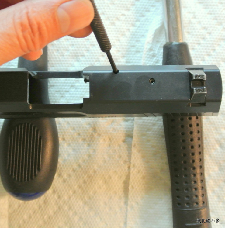 德国HK-USP点四五手枪高清分解流程 - 一氧化碳不多 - 一氧化碳不多的博客