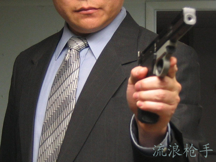 中国帅哥果断出枪，美国警察竭力表扬 - 流浪枪手 - 流浪枪手的驿站